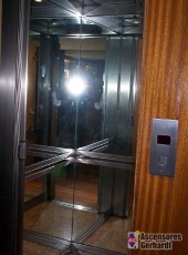 Ascensores Gerhardt - Detalle de una cabina de ascensor realizada en espejos