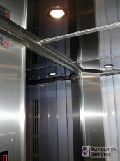 Ascensores Gerhardt - Detalle de una cabina de ascensor realizada en acero inoxidable